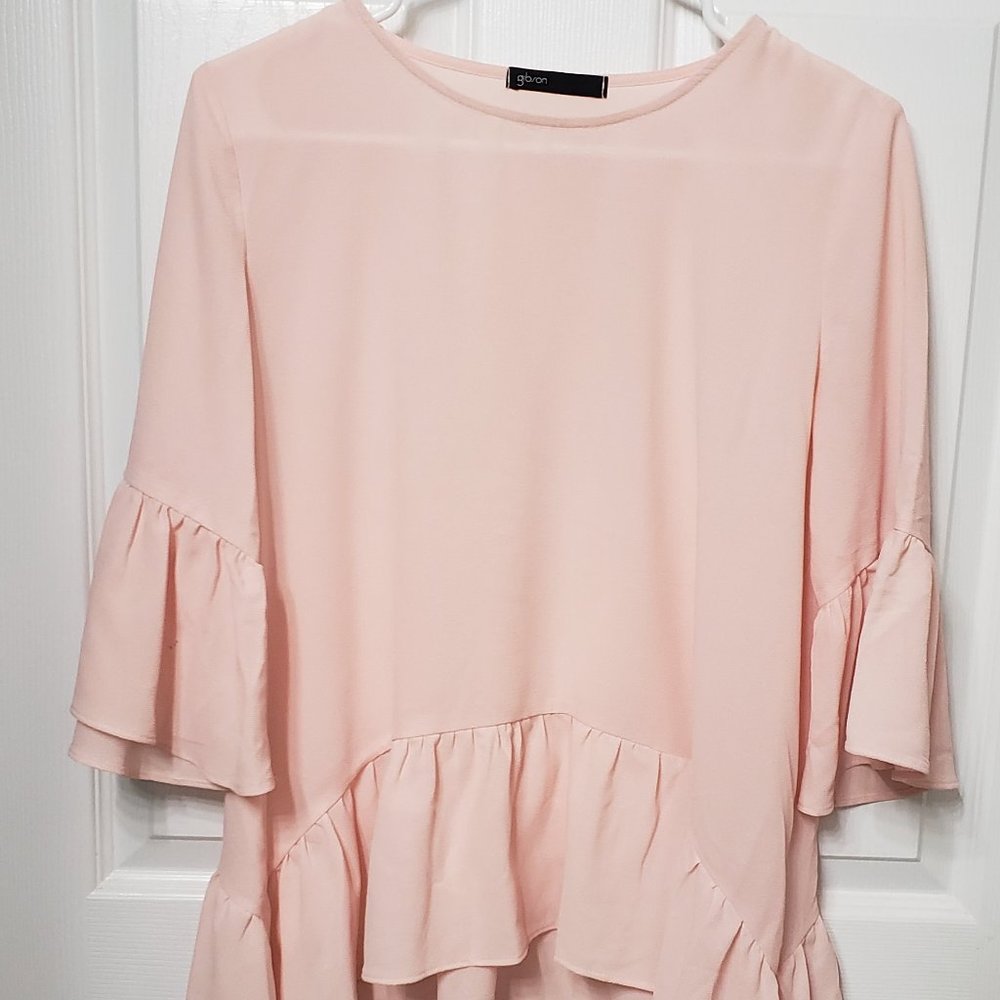 Pink 3/4 bell sleeve top with ruffle bottom size S